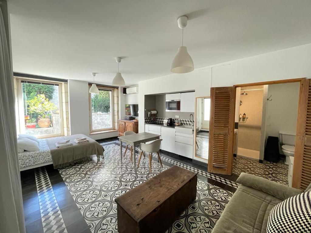 Le Bonheur De La Campagne A La Ville - Grand Studio En Plein Coeur De La Ville Nîmes Buitenkant foto